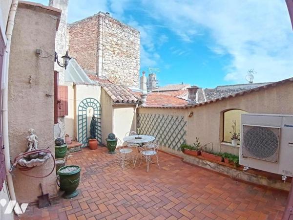 Immeuble composé d'un local commercial et appartements
