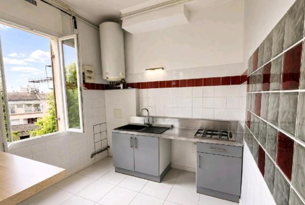 APPARTEMENT DE CARACTÈRE 94 M² – BORDEAUX – 5 PIÈCES – BALCON – IDÉAL HABITATION OU PROFESSION LIBÉRALE