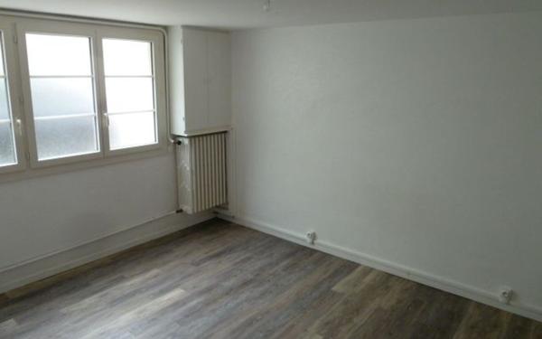 Immeuble à vendre    2 pièces •  Saint-Aignan