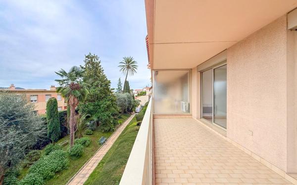 Appartement à vendre    5 pièces • 135 m2 Nice