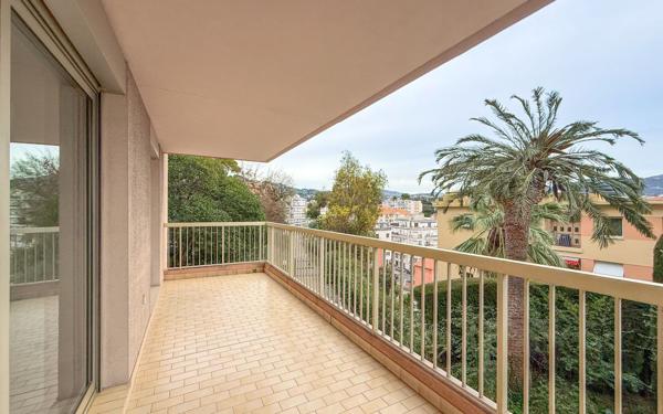 Appartement à vendre    5 pièces • 135 m2 Nice