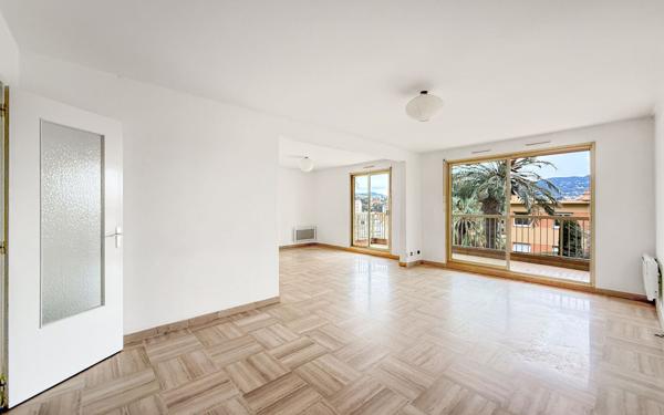 Appartement à vendre    5 pièces • 135 m2 Nice