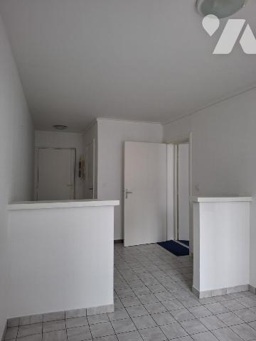 UN LOCAL PROFESSIONNEL de 40m² à usage de cabinet médical au RDC d'un immeuble de 1990 