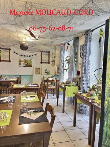 Beauzac Restaurant avec son habitation et son gîte sur 1000m² de terrain clos 299 000