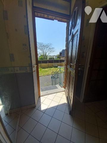 Exclusivement à l'Etude, LECOUSSE, Maison en pierres, couverte en ardoises, élevée sur cave d'u...