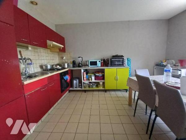 Exclusivement à l'Etude, LECOUSSE, Maison en pierres, couverte en ardoises, élevée sur cave d'u...