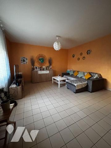 Exclusivement à l'Etude, LECOUSSE, Maison en pierres, couverte en ardoises, élevée sur cave d'u...