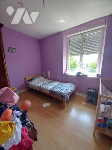 Exclusivement à l'Etude, LECOUSSE, Maison en pierres, couverte en ardoises, élevée sur cave d'u...