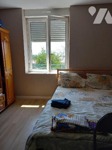 Exclusivement à l'Etude, LECOUSSE, Maison en pierres, couverte en ardoises, élevée sur cave d'u...