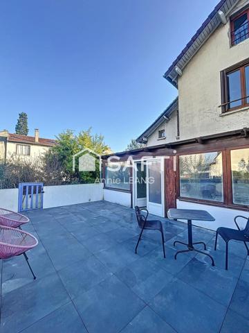 Maison indépendante lumineuse avec jardin, idéale pour habitation ou profession libérale, à deux pas des transports et commodités