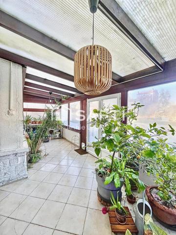 Maison indépendante lumineuse avec jardin, idéale pour habitation ou profession libérale, à deux pas des transports et commodités