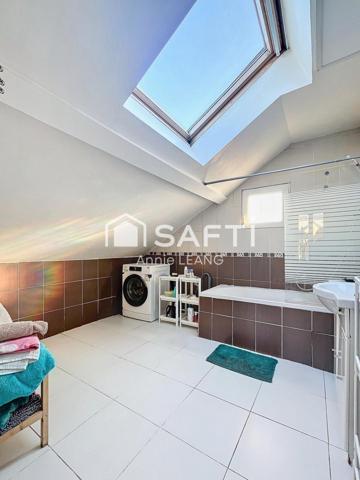 Maison indépendante lumineuse avec jardin, idéale pour habitation ou profession libérale, à deux pas des transports et commodités