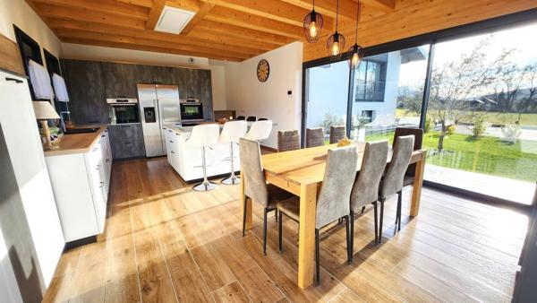 Superbe Villa moderne au calme à proximité du lac !