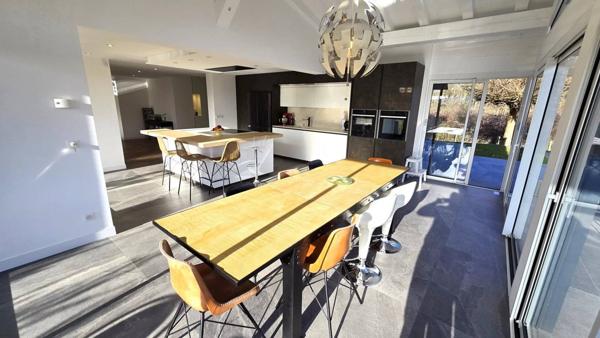 Superbe Villa moderne au calme à proximité du lac !