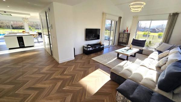 Superbe Villa moderne au calme à proximité du lac !