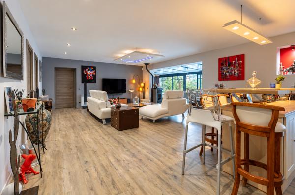 Maison
         6 pièces
        - 201 m² 609 000 €*