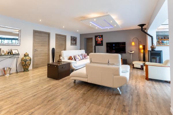 Maison
         6 pièces
        - 201 m² 609 000 €*