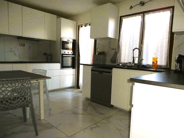 Vente                                                      Villa
                        
                     6 pièces                      148 m2                     à Saint-Hilaire-de-la-Côte