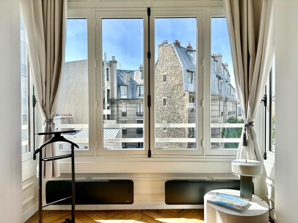 Paris 10 limite Paris 09 - Magnifique 5 pièces - 3 chambres - entièrement refais à neuf