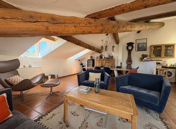 Appartement 3 pièce(s) 107.78 m² (60.91 m² loi carrez) en dernier étage