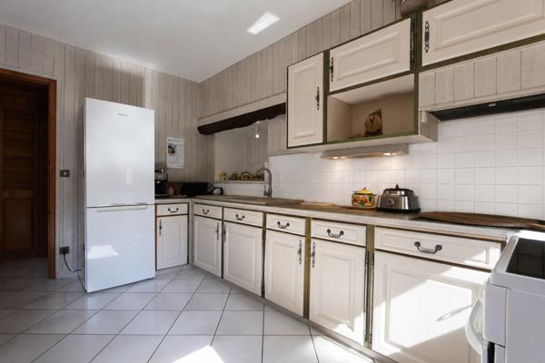 Appartement de standing avec cave et grenier 134 m2 centre ville Chambéry