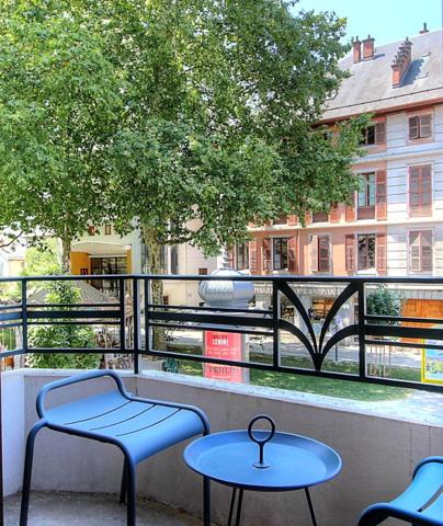 Appartement de standing avec cave et grenier 134 m2 centre ville Chambéry