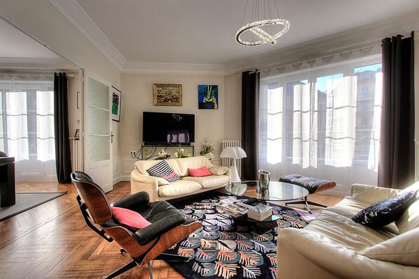 Appartement de standing avec cave et grenier 134 m2 centre ville Chambéry