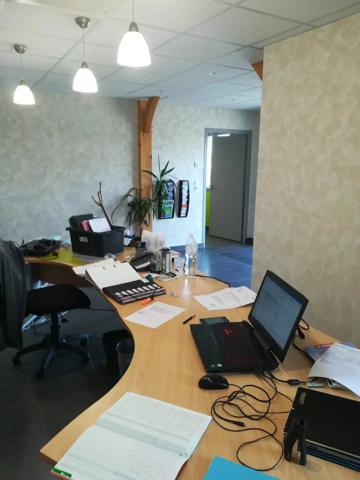 LOCAL D ACTIVITES PROFESSIONNELLES DE 105 M2 - BUREAUX