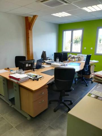LOCAL D ACTIVITES PROFESSIONNELLES DE 105 M2 - BUREAUX
