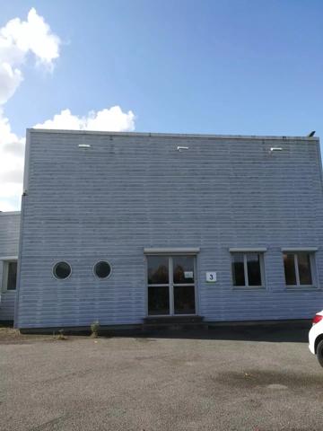 LOCAL D ACTIVITES PROFESSIONNELLES DE 105 M2 - BUREAUX
