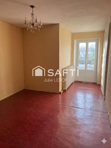 Immeuble locatif, situé à Loué -72540