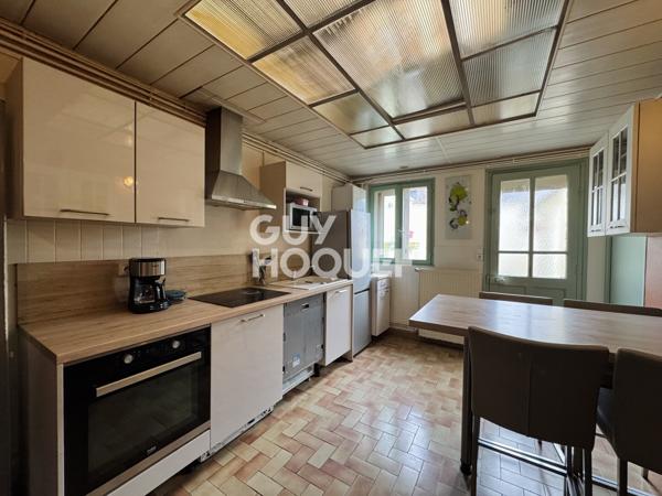 PROCHE CENTRE VILLE - MAISON D'ENVIRON 100M² COMPRENANT 5 CHAMBRES