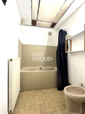 PROCHE CENTRE VILLE - MAISON D'ENVIRON 100M² COMPRENANT 5 CHAMBRES