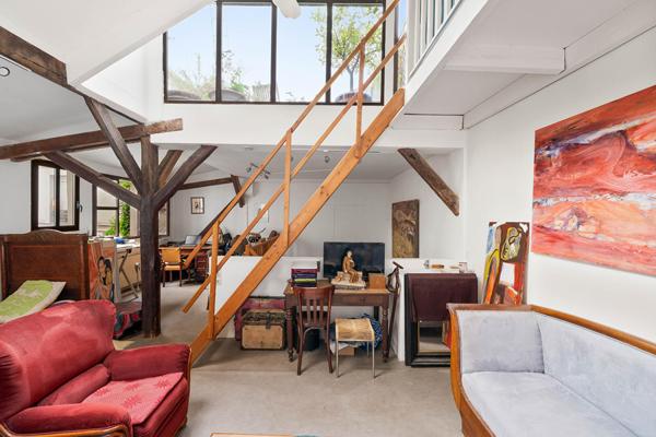 Maison esprit atelier-loft et tropézienne proche du marché de l’Olive