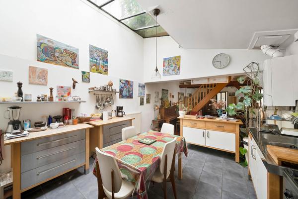 Maison esprit atelier-loft et tropézienne proche du marché de l’Olive