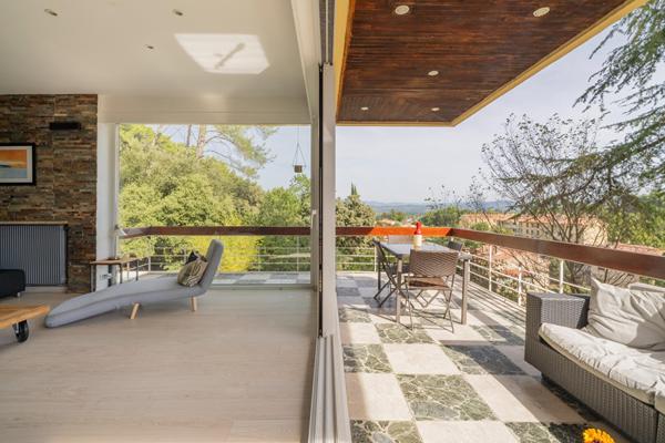 Villa moderniste au coeur de la Provence