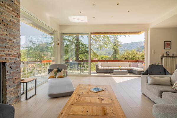 Villa moderniste au coeur de la Provence