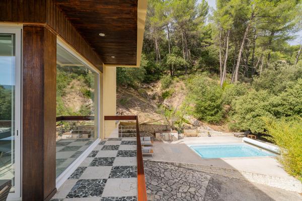 Villa moderniste au coeur de la Provence