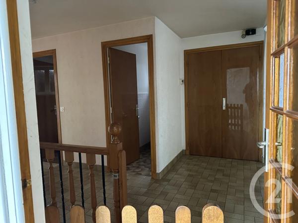 Maison à vendre  6 pièces - 121 m 2   ST DENIS DE CABANNE  - 42