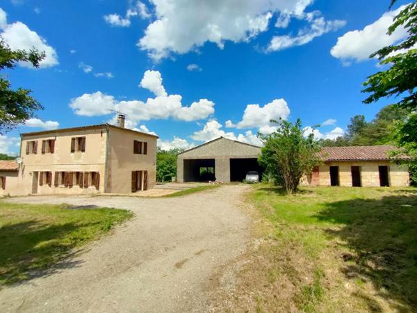 PROPRIETE : MAISON EN PIERRE 150 m²  + ECHOPPE 120 m² + HANGAR 250 m² - TERRAIN 1 HECTARE
