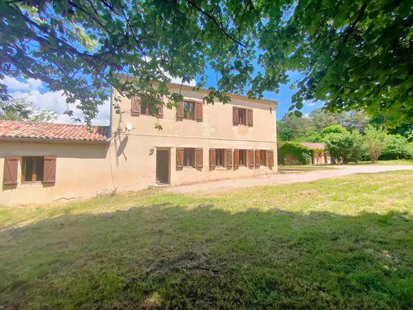 PROPRIETE : MAISON EN PIERRE 150 m²  + ECHOPPE 120 m² + HANGAR 250 m² - TERRAIN 1 HECTARE