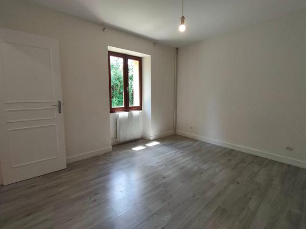 PROPRIETE : MAISON EN PIERRE 150 m²  + ECHOPPE 120 m² + HANGAR 250 m² - TERRAIN 1 HECTARE