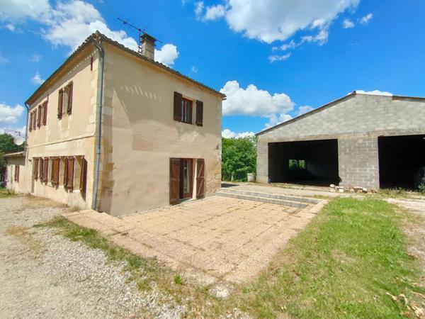 PROPRIETE : MAISON EN PIERRE 150 m²  + ECHOPPE 120 m² + HANGAR 250 m² - TERRAIN 1 HECTARE