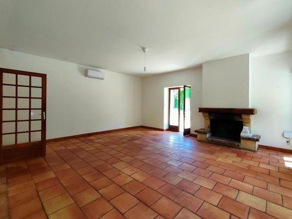 PROPRIETE : MAISON EN PIERRE 150 m²  + ECHOPPE 120 m² + HANGAR 250 m² - TERRAIN 1 HECTARE