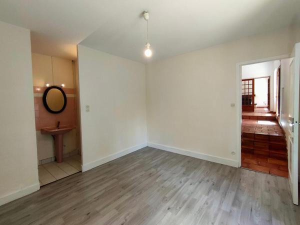 PROPRIETE : MAISON EN PIERRE 150 m²  + ECHOPPE 120 m² + HANGAR 250 m² - TERRAIN 1 HECTARE