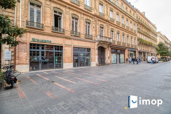 Appartement bourgeois avec belle hauteur sous plafond