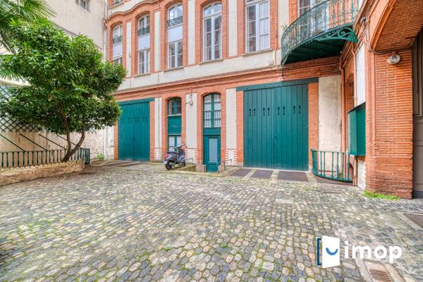 Appartement bourgeois avec belle hauteur sous plafond