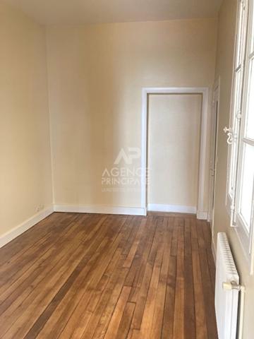 Appartement 2 pièces 50m2 - 2 minutes à pied du RER A Saint Germain En Laye Loyer 1 100 €/mois charges comprises **  - Référence  18489
