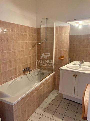 Appartement 2 pièces 50m2 - 2 minutes à pied du RER A Saint Germain En Laye Loyer 1 100 €/mois charges comprises **  - Référence  18489