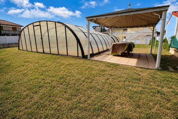 LIMITE ST FONS: # MAISON INDIVIDUELLE# 3 GARAGES# PISCINE OLYMPIQUE#RARE